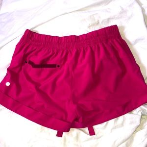 Lululemon spring breakaway cuffed shorts